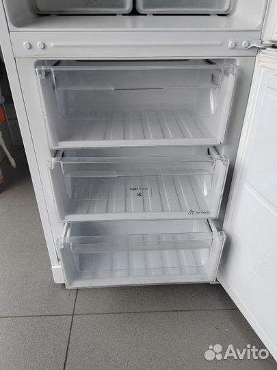 Холодильник Hotpoint-Ariston No frost