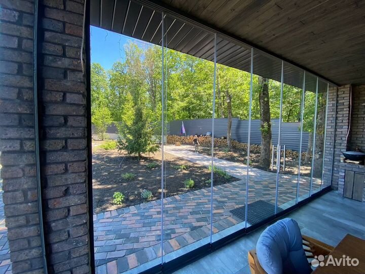 Безрамное остекление для лоджий, беседок и террас