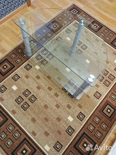 Стеклянная тумба под тв