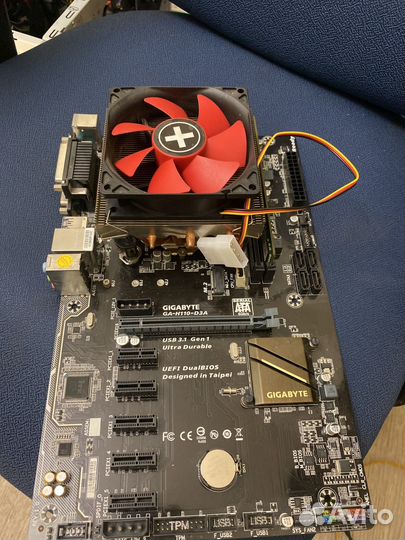 Материнская плата с процессором и памятью