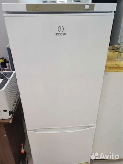 Холодильник indesit