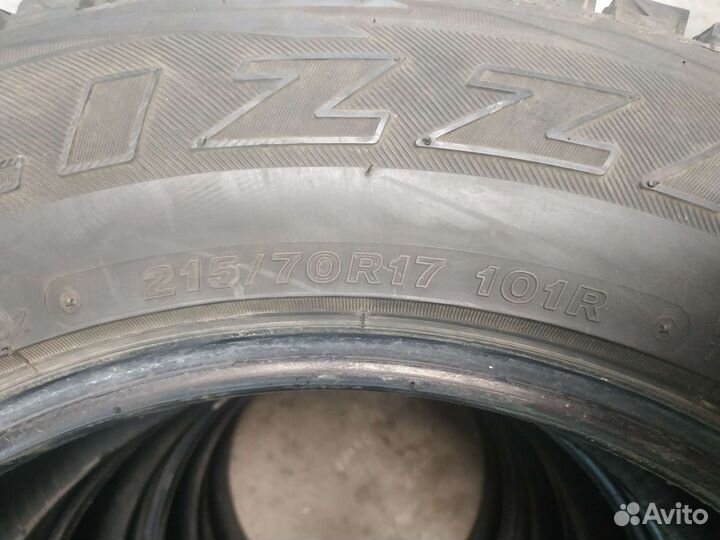 Bridgestone Blizzak DM-V1 215/70 R17