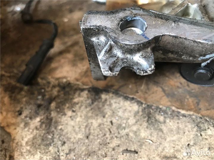 Крышка передняя двс Suzuki Alto 2009, 2012