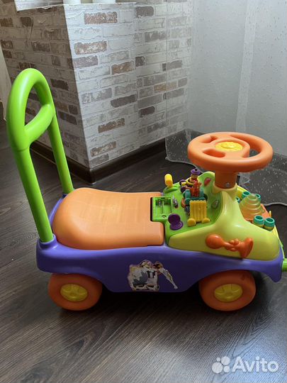 Машина- каталка музыкальная