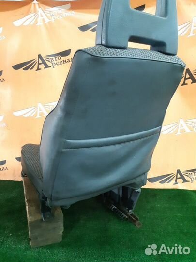 Сиденье переднее правое Nissan Patrol 1985