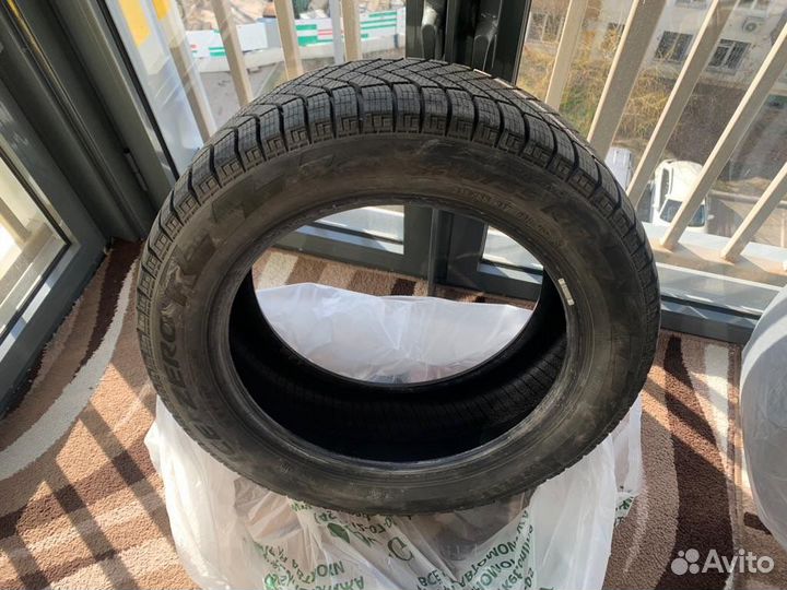 Pirelli Ice Zero FR 215/55 R17 98H