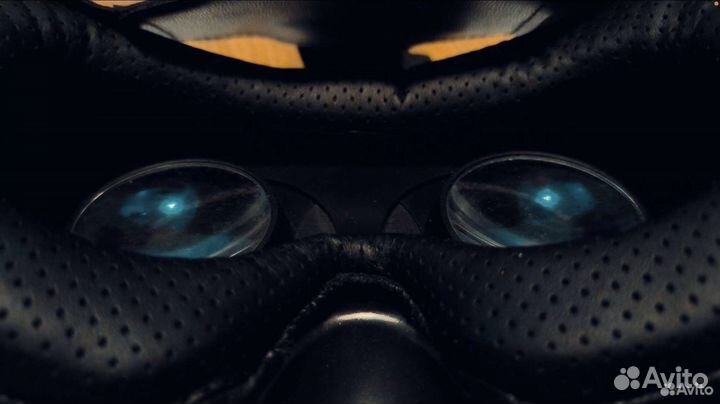 Очки виртуальной реальности с джойстиками