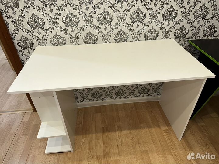 Письменный стол белый