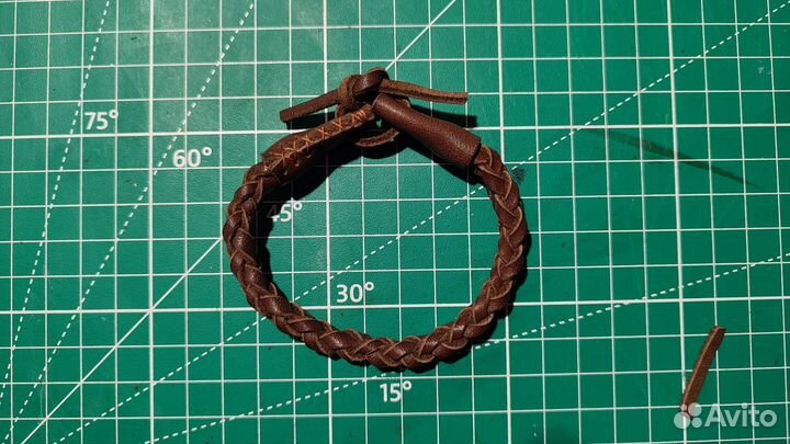 Кожаный браслет