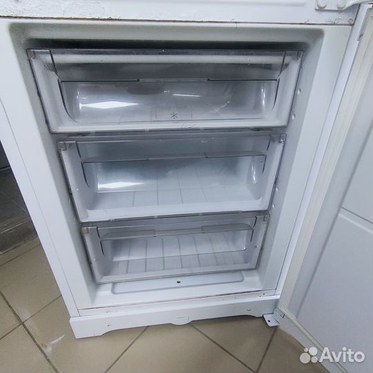Холодильник Hotpoint -Ariston 185 см