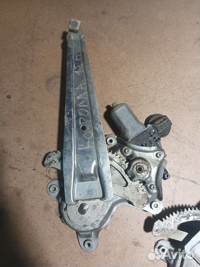 Стеклоподъемник задний Toyota Corolla e150