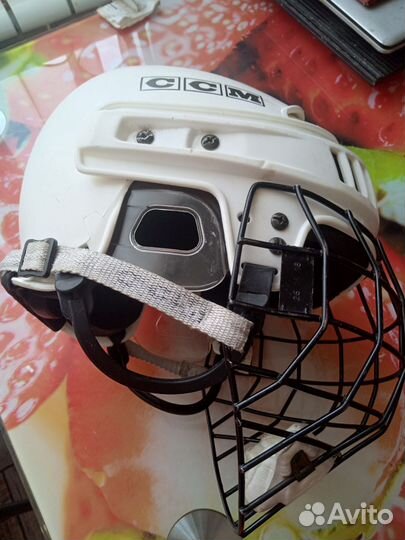 Хоккейный шлем