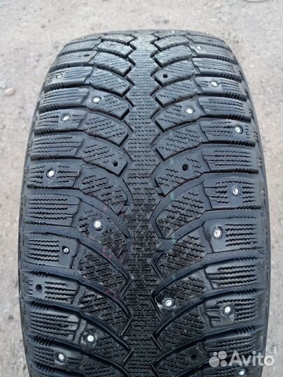 Bridgestone Blizzak Spike-01 235/45 R17 97T