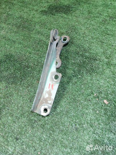 Петля капота правая Mitsubishi Carisma