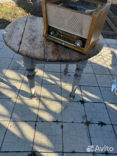 Винтажный стол и радиола Рекорд 61