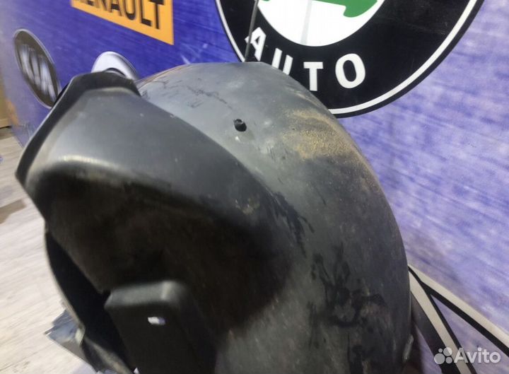 Подкрылок передний skoda rapid Прав