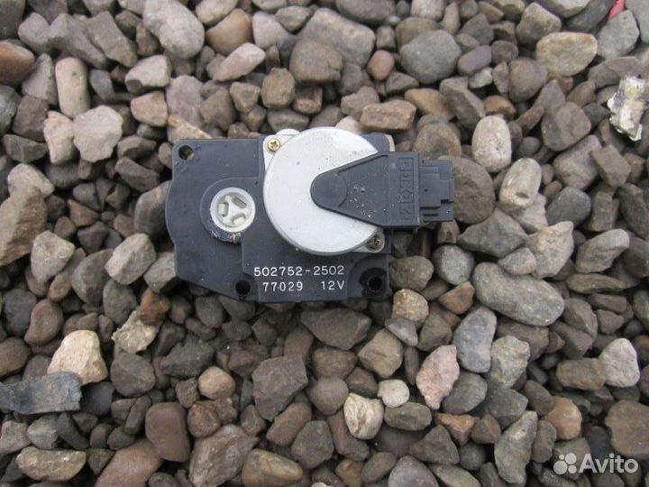 Сервопривод заслонок печки Nissan Laurel GC35