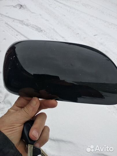 Крышка зеркала правая Toyota