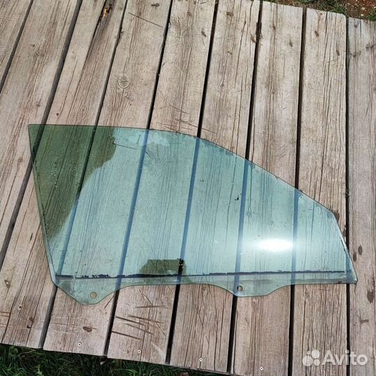 Стекло водительской двери премио 99