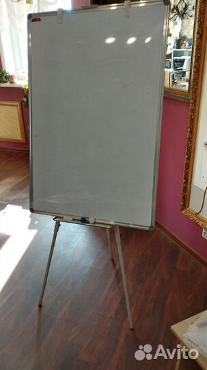 Магнитно маркерная доска на ножках б/у