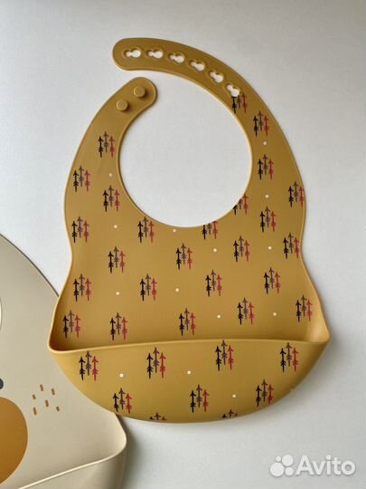 Нагрудник силиконовый / непромокаемый новый