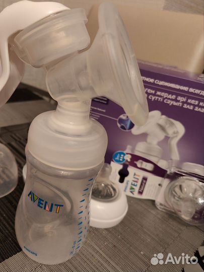 Молокоотсос ручной Philips Avent и бутылочки