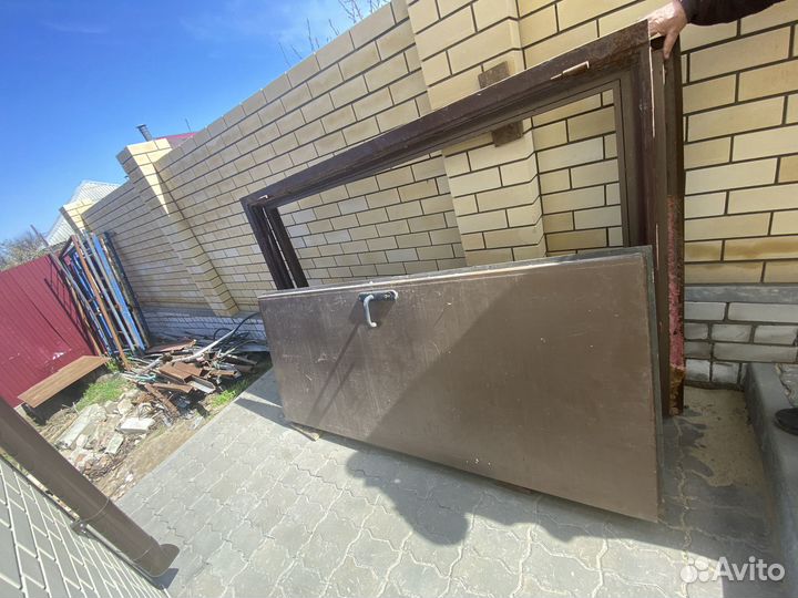 Дверь входная металлическая двухстворчатый