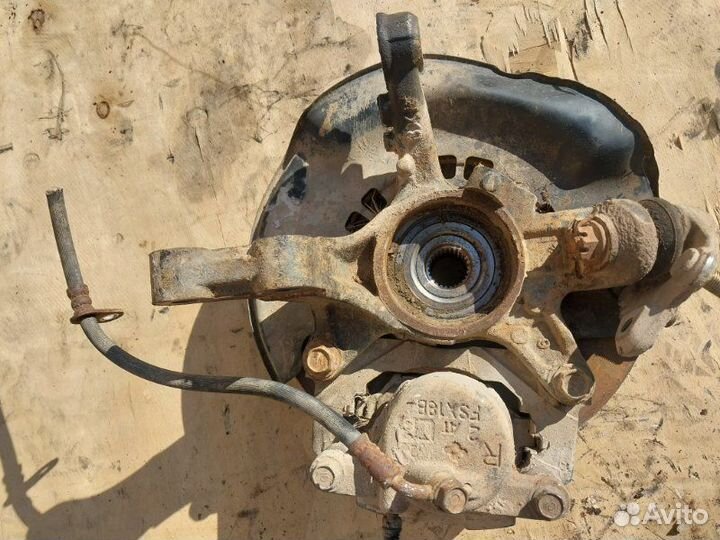 Кулак поворотный передний правый Toyota Rav4 ACA21