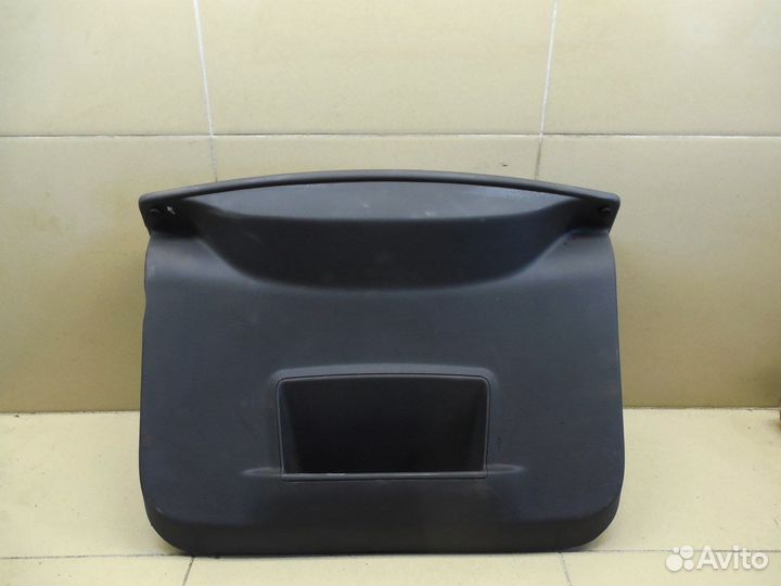 Обшивка двери багажника Duster 2012
