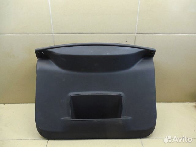 Обшивка двери багажника Duster 2012