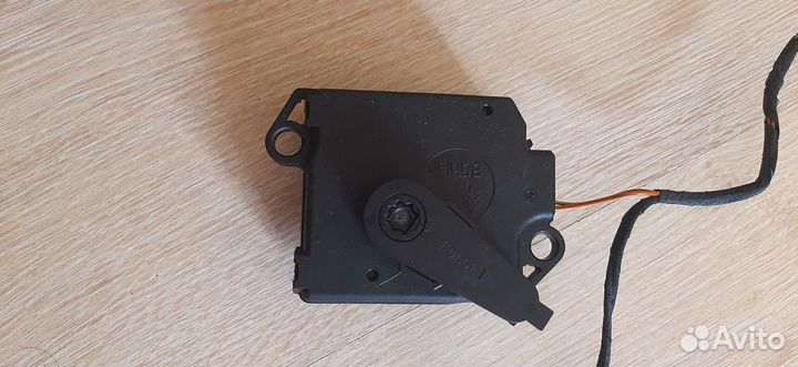 Сервопривод бардачка Mercedes E-Class W211