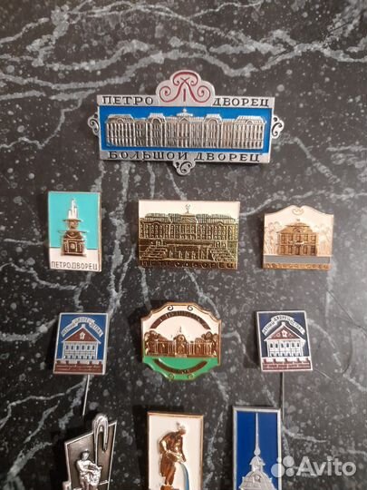 Петродворец-1. Ломоносов. Значки СССР. (о