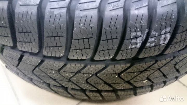 Pirelli Winter Sottozero 3 255/50 R18 106V