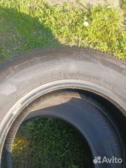 Roadstone Winguard WinSpike 215/70 R15