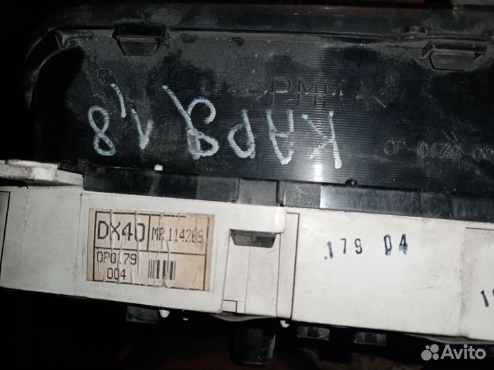 Панель приборов на Митсубиси Каризма 01г