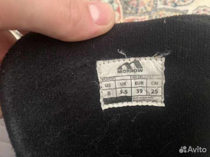 Сноуборд с креплениями и ботинками