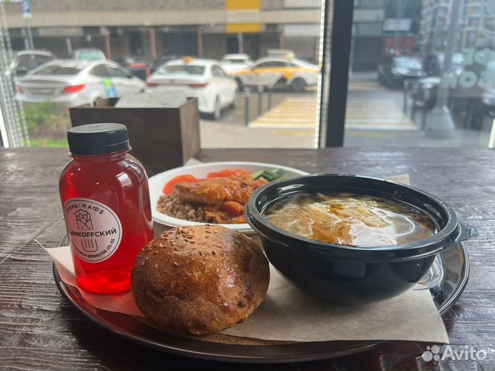 Кафе столовая с кухней полного цикла