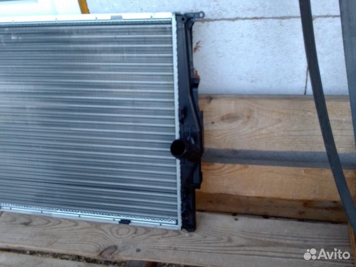 Бмв Е90, Е87 радиатор охлаждения двигателя