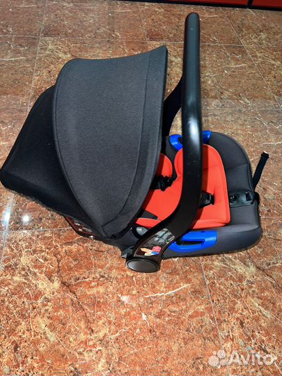 Автомобильное кресло