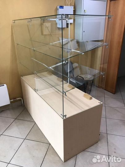 Стеллаж стеклянный