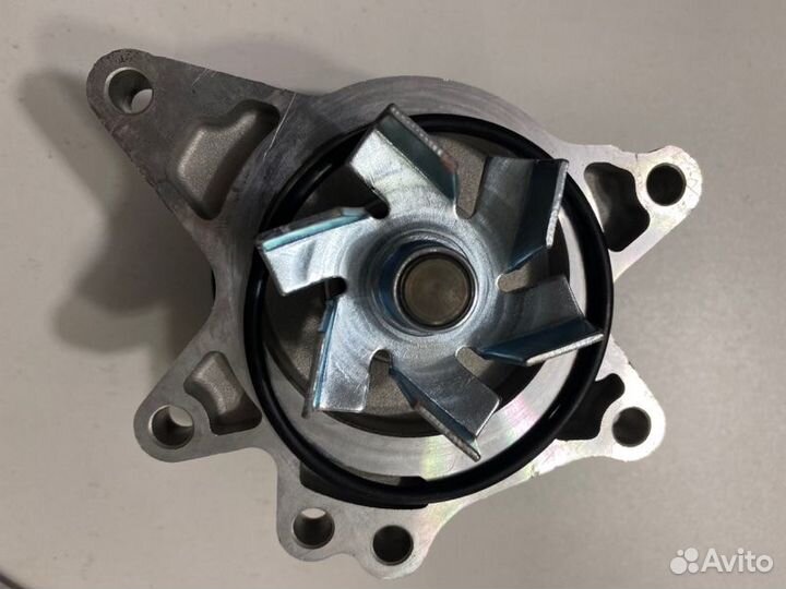 Насос водяной Toyota Avensis