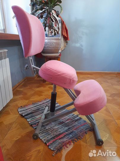 Эргономичный коленный стул 