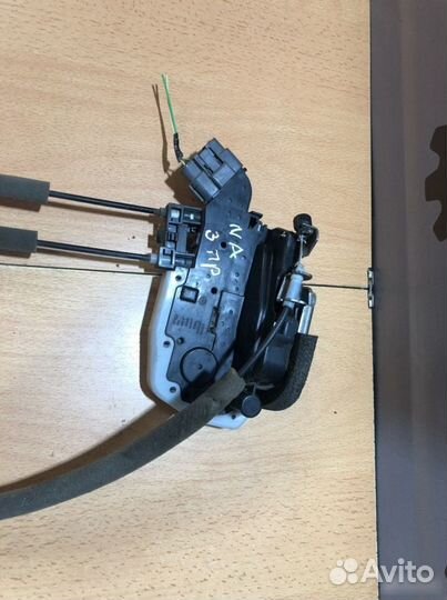 Замок задней двери Nissan Almera G15