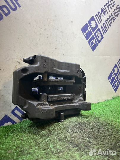 Суппорт задний правый Volkswagen Touareg кроссовер