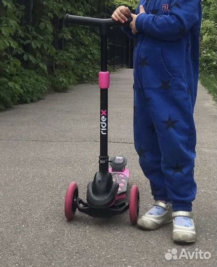 Самокат трехколесный