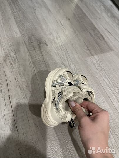 Кроссовки детские 20