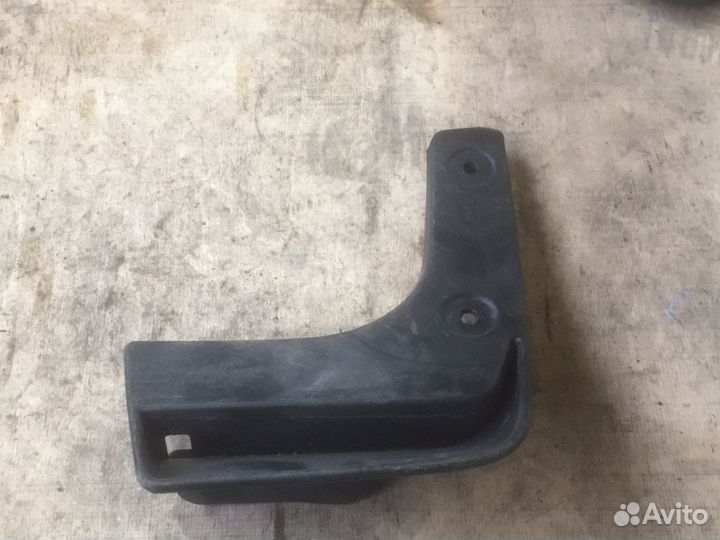 Брызговик задний левый hyundai solaris