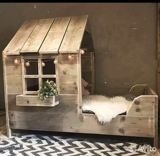 Подставки, лежанки, домики для собак и кошек