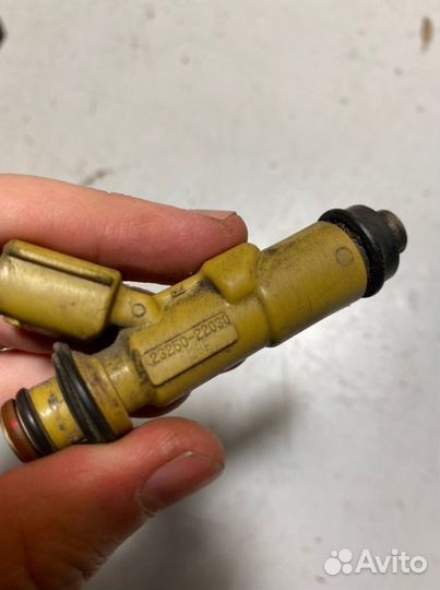 Форсунка Toyota Corolla Runx 2zzge 2005