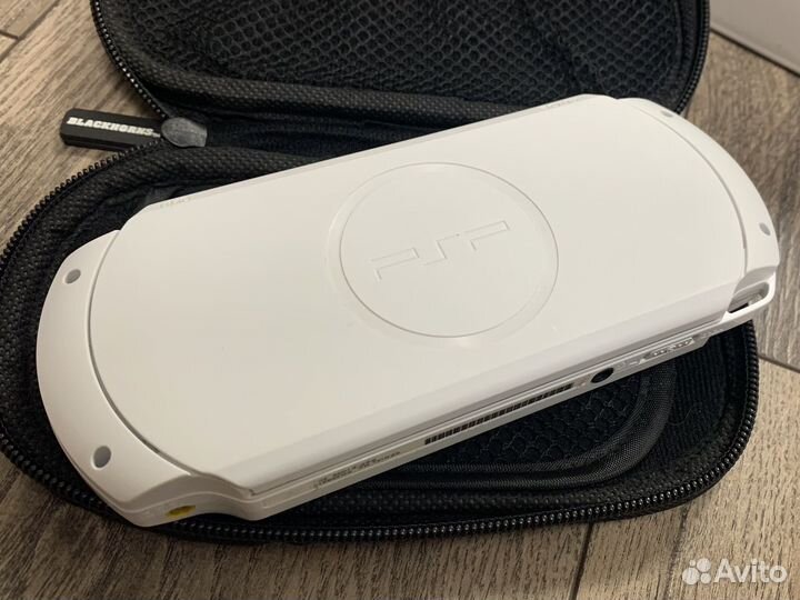 Sony PSP e1008 Ice White 64gb 7500 игр (комплект)